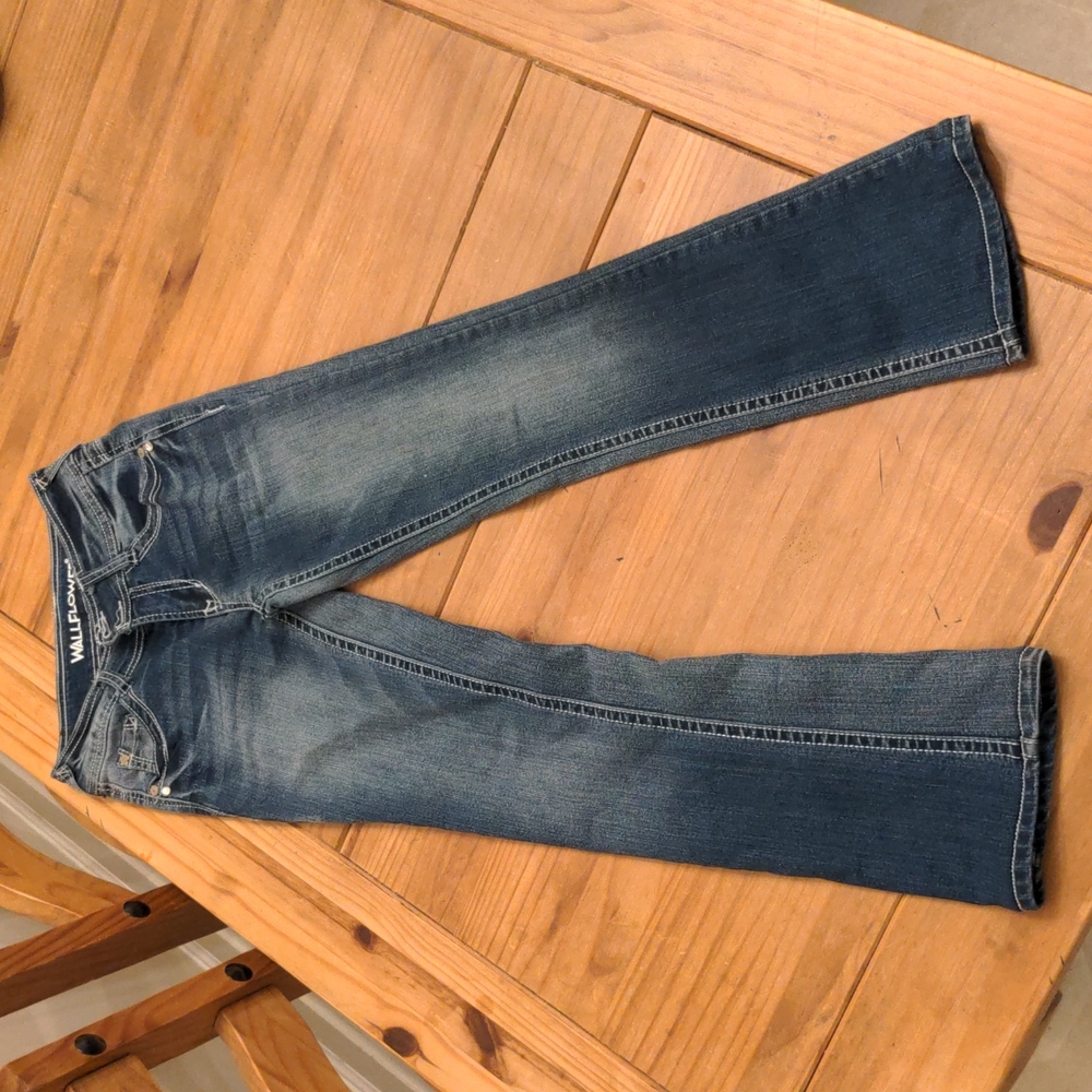 Wallflower Medium Indigo Luscious Curvey Fit Boot Cut Mid-Rise Jeans, Size 0